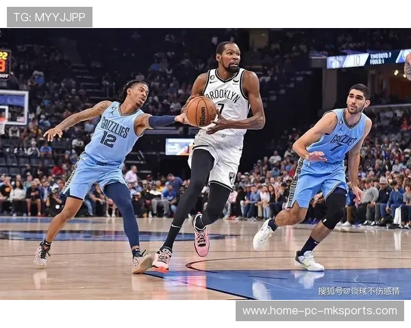 凯文·杜兰特弧顶变向后干拔跳投得分，太阳队掌控末节走势